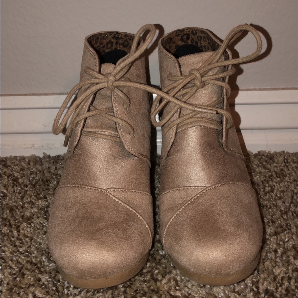Women’s Tan Suede Wedge Heels Size 6.5W